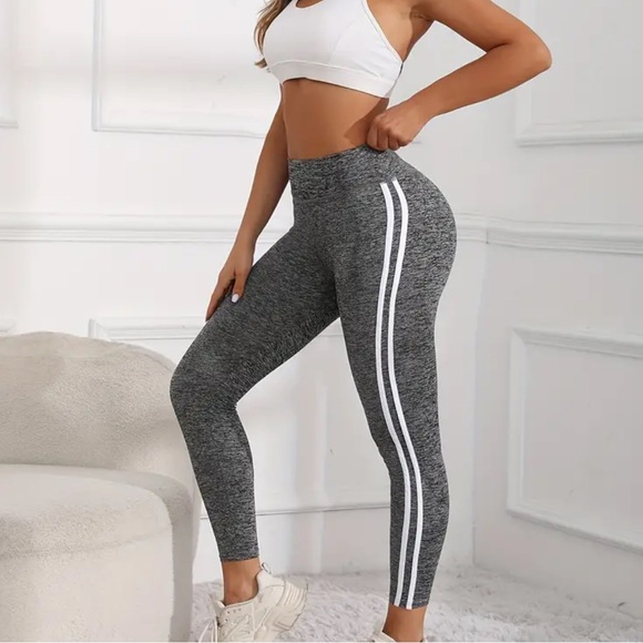 ❌SOLD❌❌ High Waist Yoga Leggings 🩶 - Picture 3 of 8